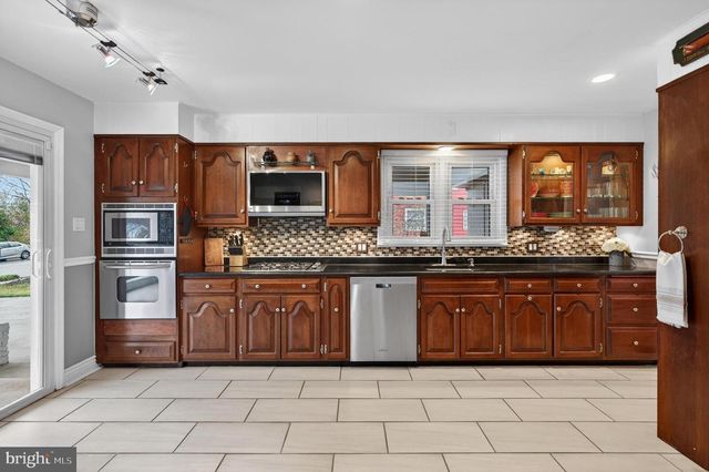 419 EDGEMOOR DR, Moorestown, NJ 08057