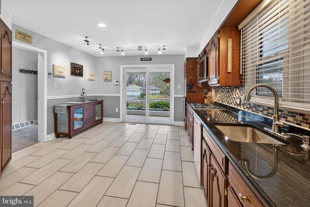 419 EDGEMOOR DR, Moorestown, NJ 08057
