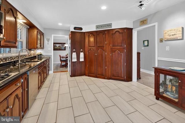 419 EDGEMOOR DR, Moorestown, NJ 08057