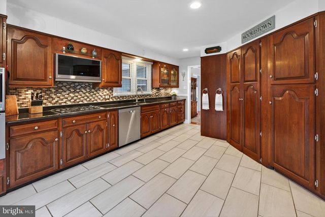 419 EDGEMOOR DR, Moorestown, NJ 08057