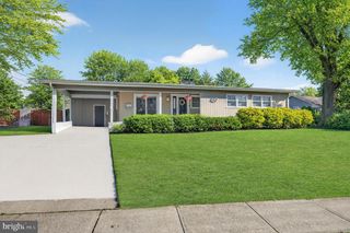 419 EDGEMOOR DR, Moorestown, NJ 08057