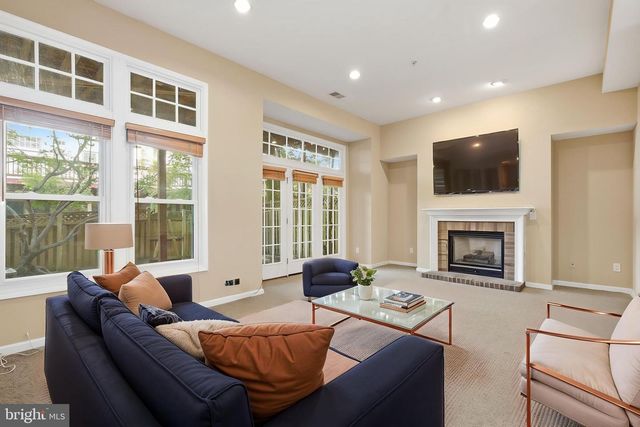 1789 DAWSON ST, Vienna, VA 22182