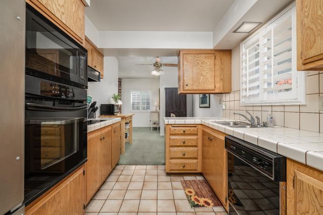 3058 Notre Dame Dr, Sacramento, CA 95826