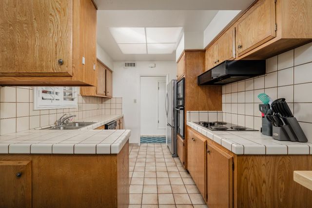 3058 Notre Dame Dr, Sacramento, CA 95826