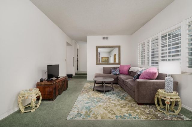 3058 Notre Dame Dr, Sacramento, CA 95826