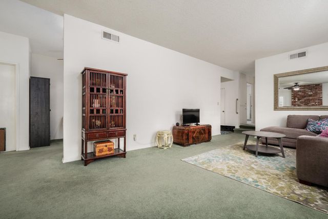 3058 Notre Dame Dr, Sacramento, CA 95826