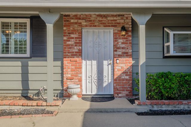 3058 Notre Dame Dr, Sacramento, CA 95826