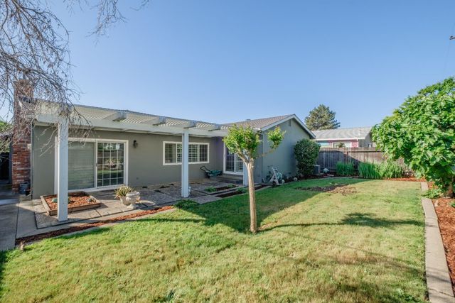 3058 Notre Dame Dr, Sacramento, CA 95826