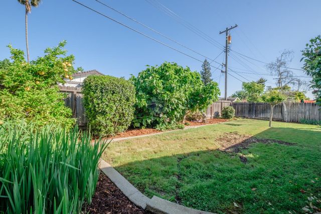 3058 Notre Dame Dr, Sacramento, CA 95826