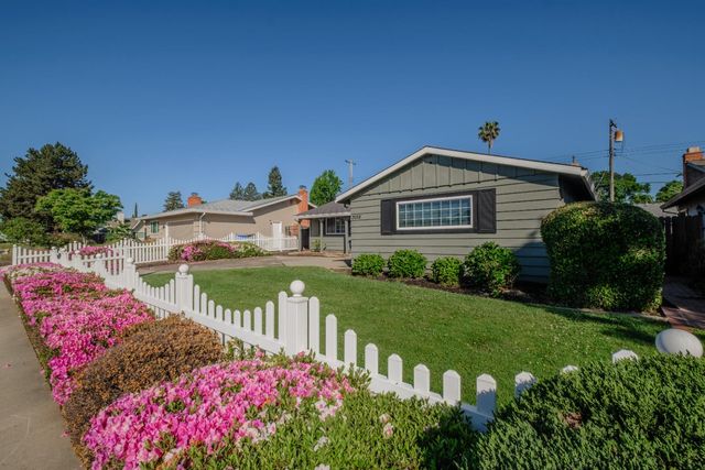 3058 Notre Dame Dr, Sacramento, CA 95826