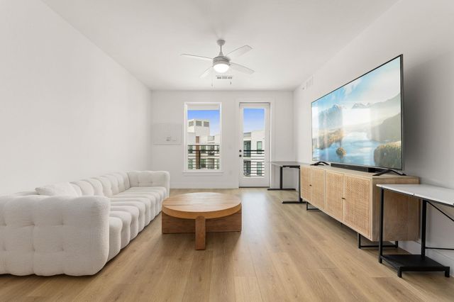 1701 Simond Ave 612, Austin, TX 78723