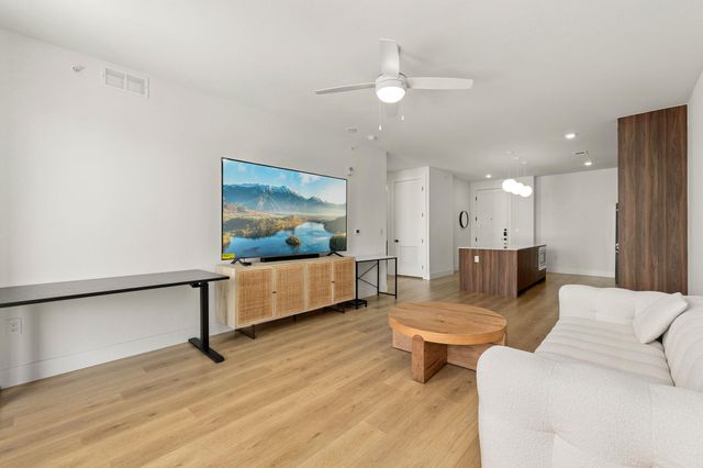 1701 Simond Ave 612, Austin, TX 78723