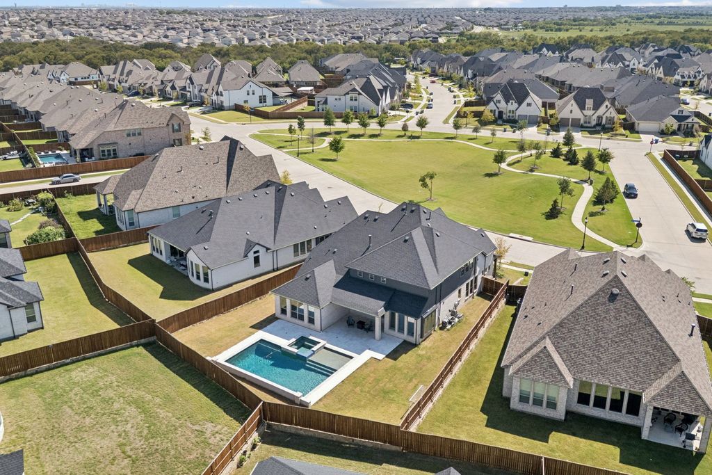 4308 Turnout Trail, Aubrey, TX 76227