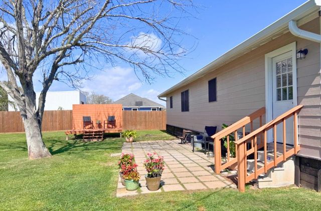 210 Cactus, Oyster Creek, TX 77541