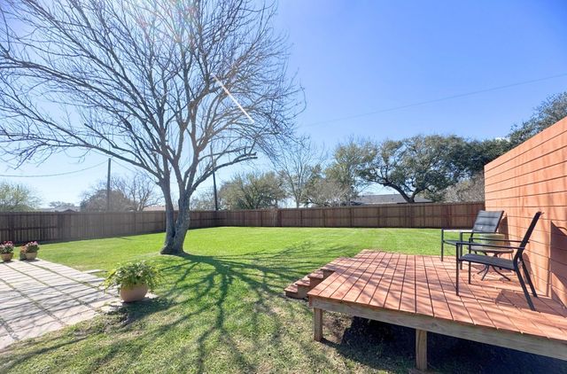 210 Cactus, Oyster Creek, TX 77541