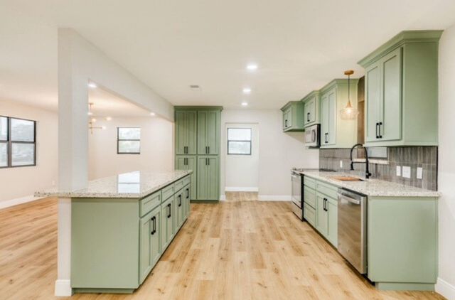 210 Cactus, Oyster Creek, TX 77541