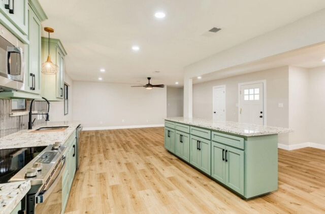 210 Cactus, Oyster Creek, TX 77541