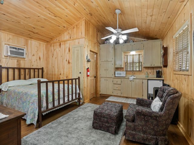 380 Arnold Dowden Rd, Hornbeck, LA 71439