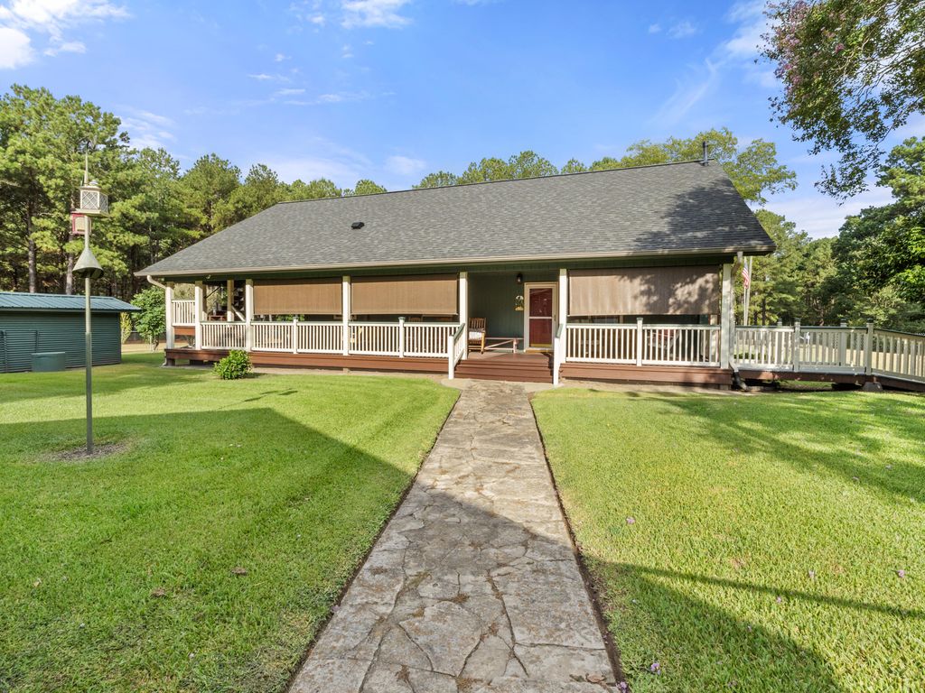 380 Arnold Dowden Rd, Hornbeck, LA 71439