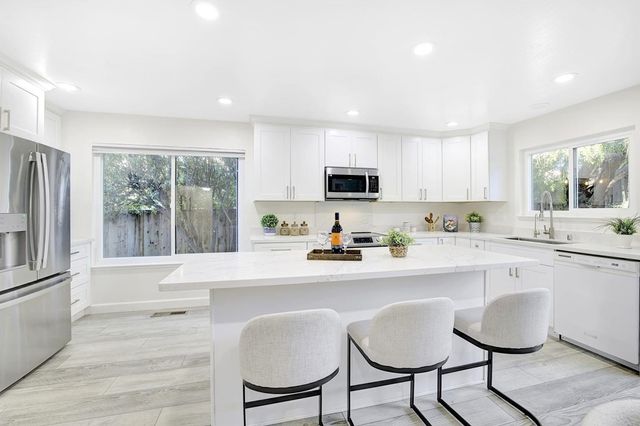 2580 Early Rivers Ct, Union City, CA 94587