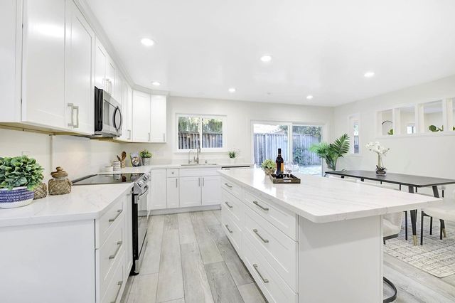 2580 Early Rivers Ct, Union City, CA 94587