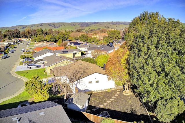 2580 Early Rivers Ct, Union City, CA 94587