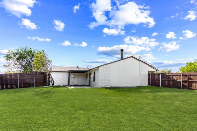 2137 Rose Hill Road, Carrollton, TX 75007