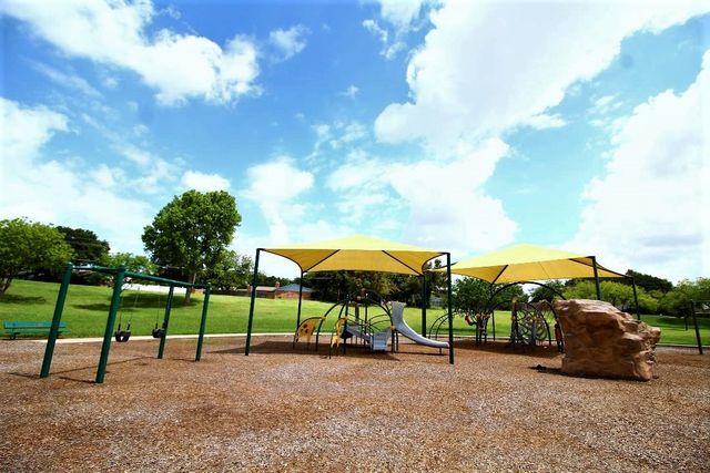 2137 Rose Hill Road, Carrollton, TX 75007