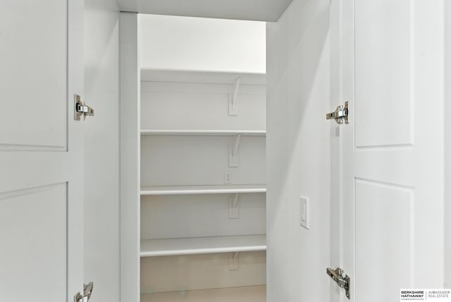 20052 R Street, Omaha, NE 68135