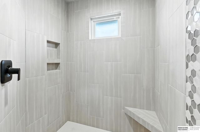 20052 R Street, Omaha, NE 68135