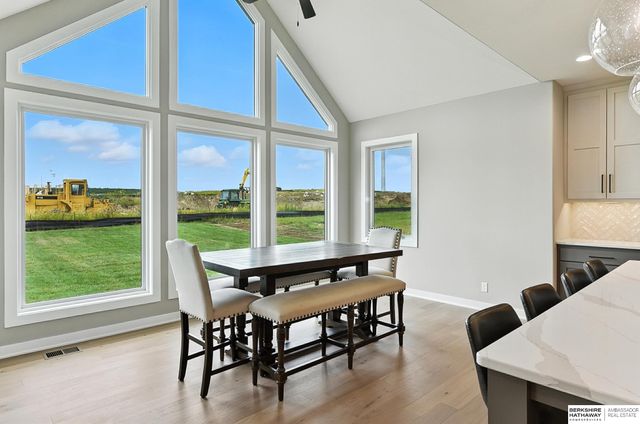 20052 R Street, Omaha, NE 68135