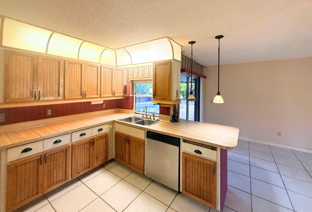 2092 SE Allamanda Drive, Port St Lucie, FL 34952