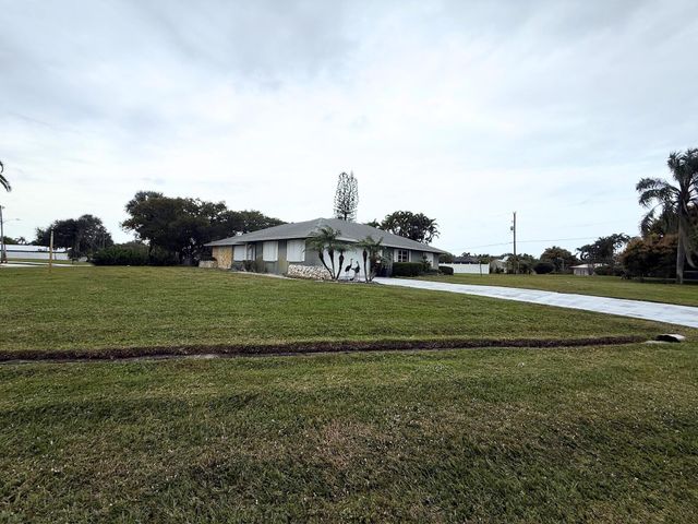 2092 SE Allamanda Drive, Port St Lucie, FL 34952