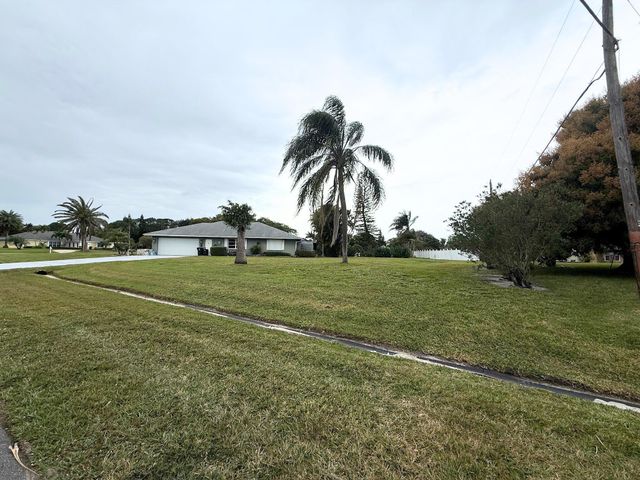 2092 SE Allamanda Drive, Port St Lucie, FL 34952