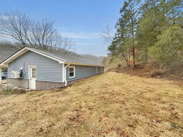 3337 Hartsville Rd, Lafayette, TN 37083