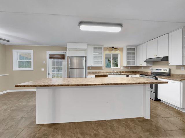 3337 Hartsville Rd, Lafayette, TN 37083