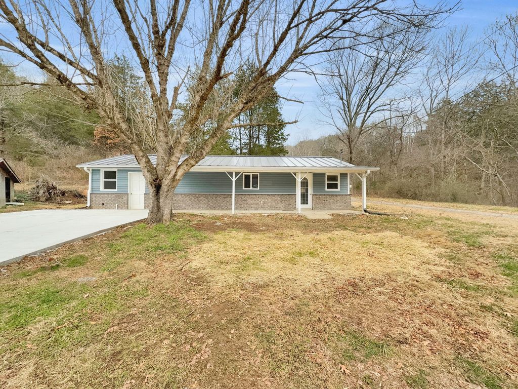 3337 Hartsville Rd, Lafayette, TN 37083