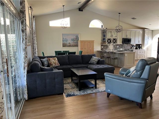816 Belville BLVD, Naples, FL 34104