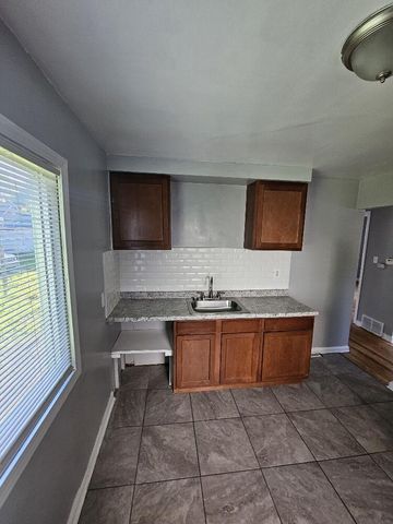 19440 W Chicago Avenue, Detroit, MI 48228