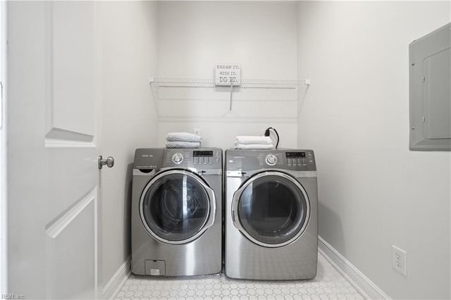 1053 Spratley ST, Portsmouth, VA 23704