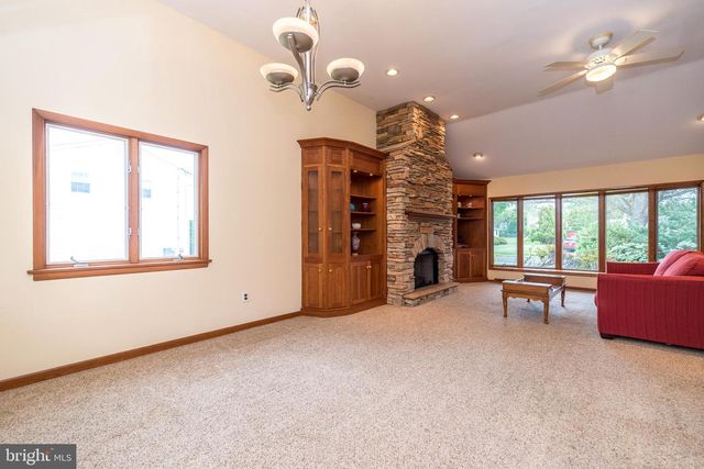 827 WRIGHT DR, Maple Glen, PA 19002