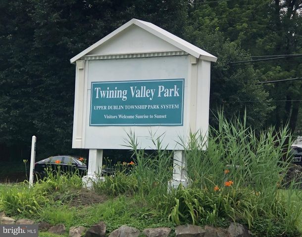 827 WRIGHT DR, Maple Glen, PA 19002