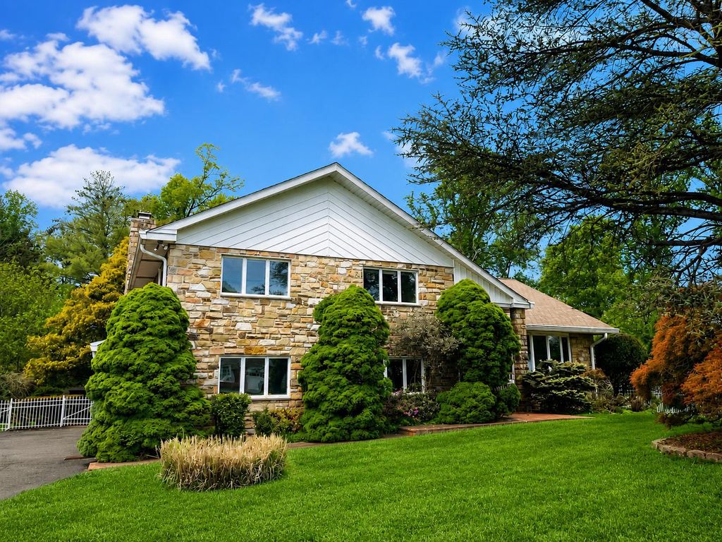 827 WRIGHT DR, Ambler, PA 19002