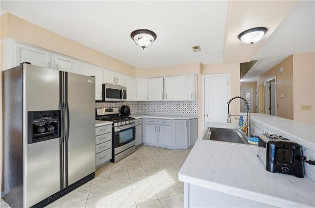 6302 Amberly CT, Suffolk, VA 23435