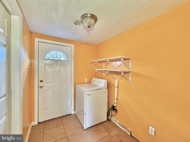 1066 E SHERMAN AVE, Vineland, NJ 08361