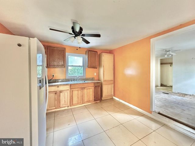 1066 E SHERMAN AVE, Vineland, NJ 08361