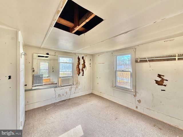 1066 E SHERMAN AVE, Vineland, NJ 08361