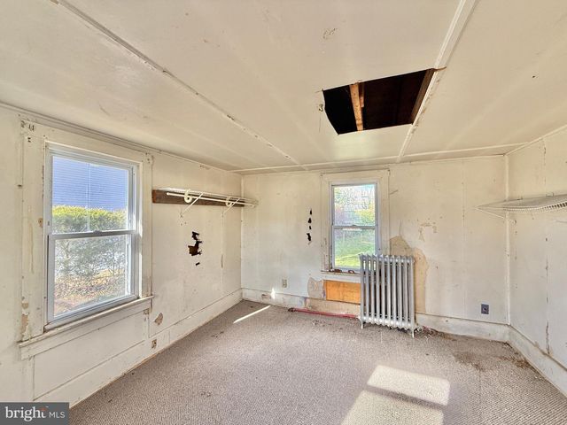 1066 E SHERMAN AVE, Vineland, NJ 08361