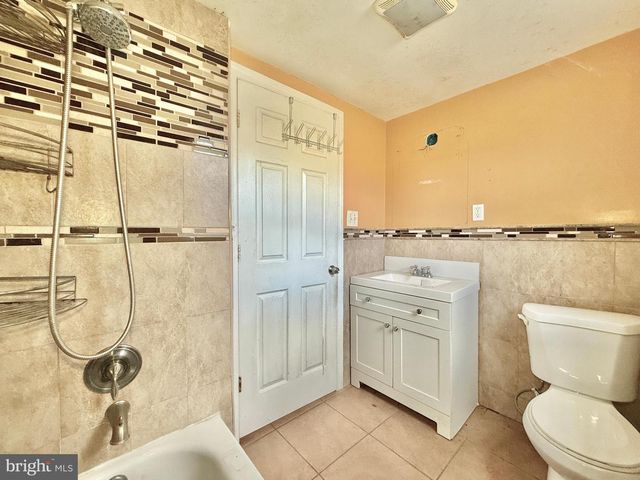 1066 E SHERMAN AVE, Vineland, NJ 08361