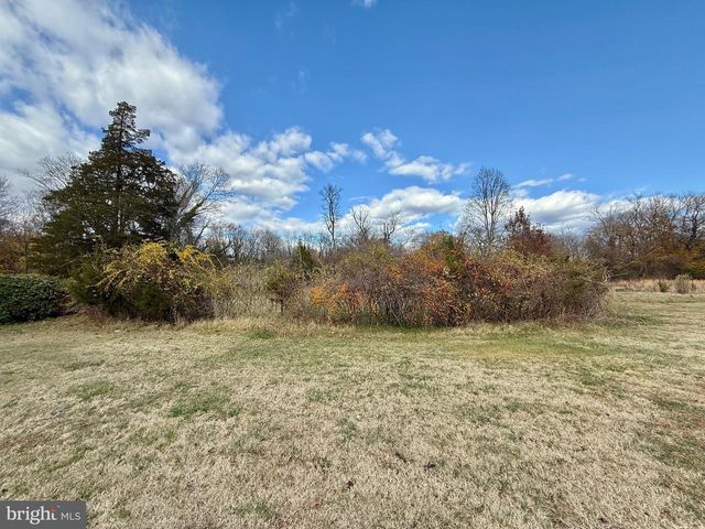 1066 E SHERMAN AVE, Vineland, NJ 08361